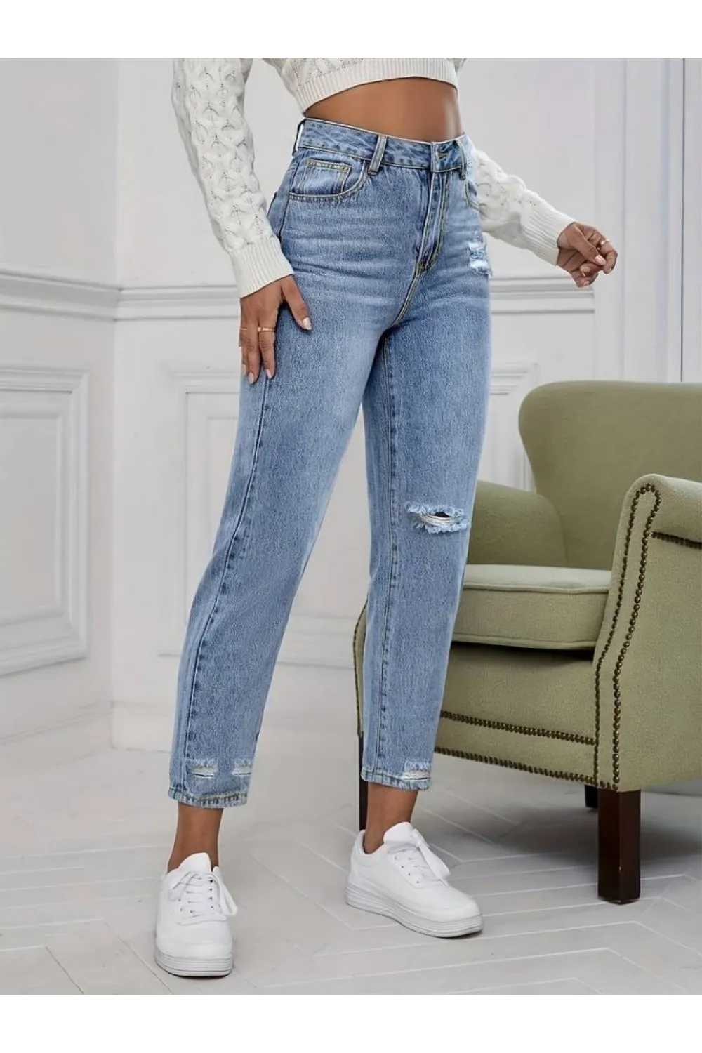 Kadın Açık Mavi Yırtık Mom Fit Kot Pantolon