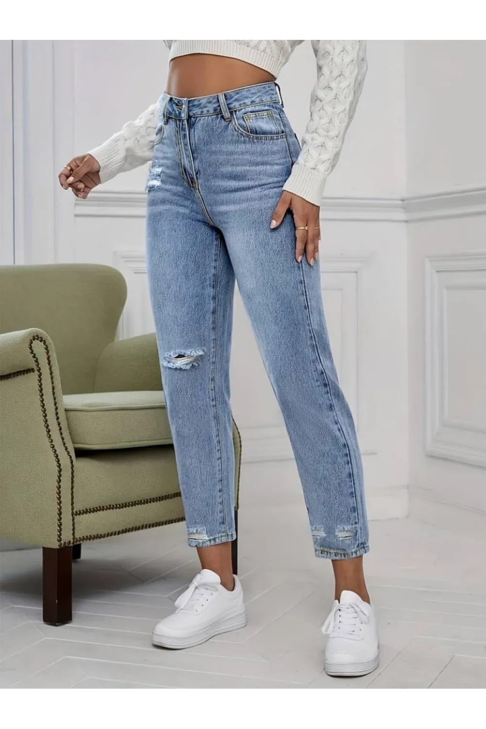 Kadın Açık Mavi Yırtık Mom Fit Kot Pantolon