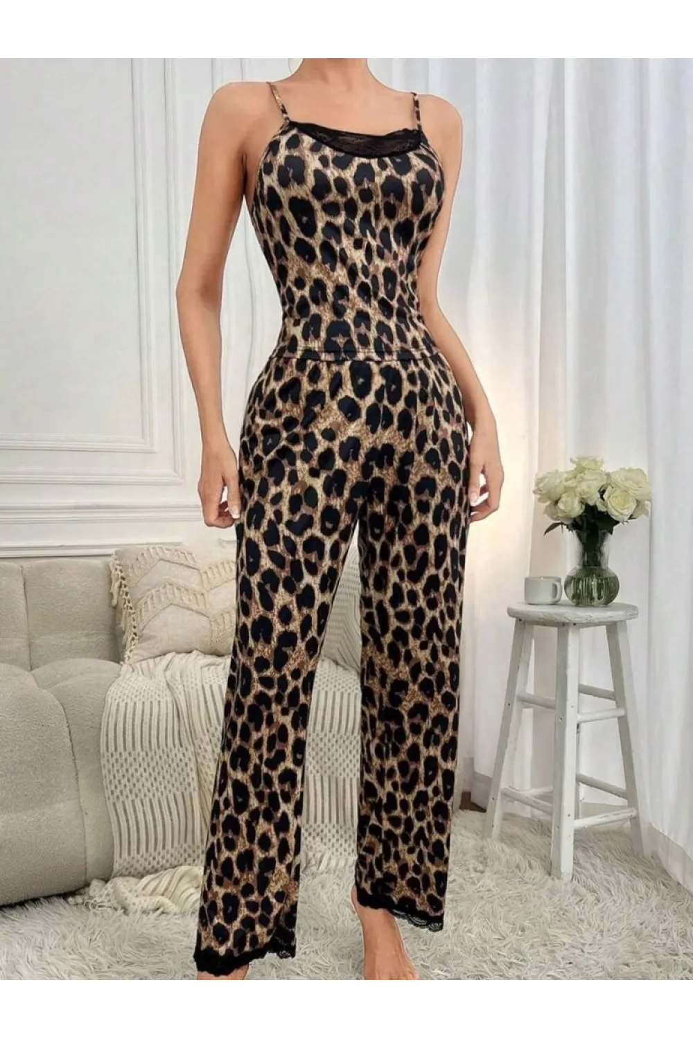 Kadın Ip Askılı Yakası Dantelli Bluz Ve Pijama Sandy Ikili Takım