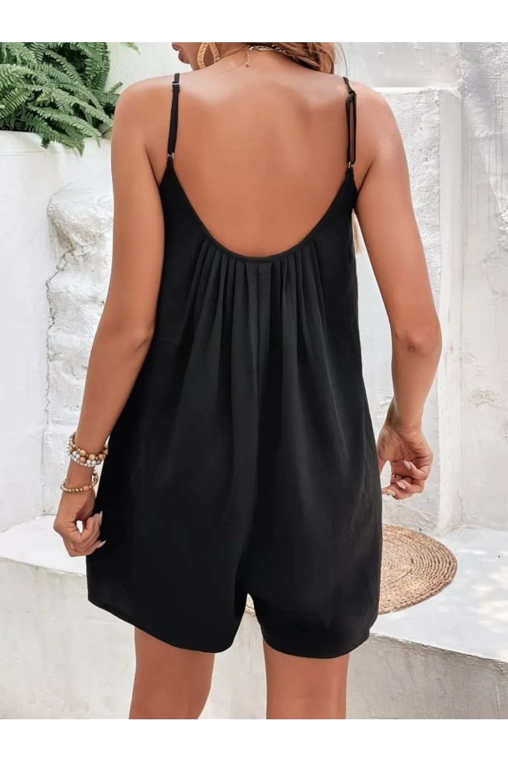 Kadın Ip Askılı Yuvarlak Yakalı Pileli Kısa Arobin Tulum
