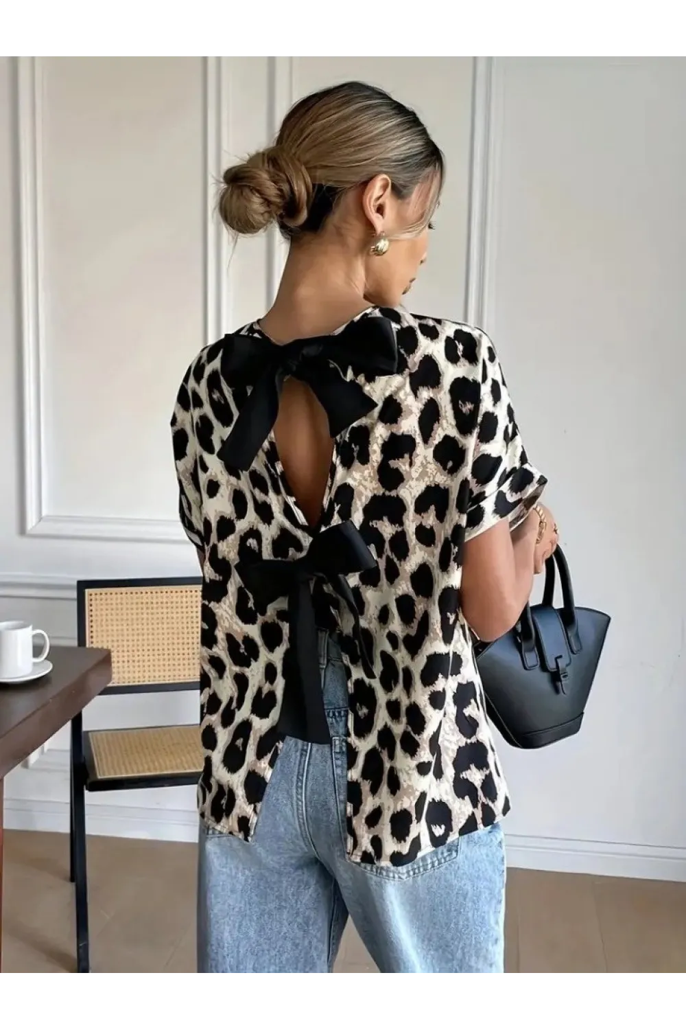 Kadın Kısa Kollu Bisiklet Yaka Arkadan Fiyonk Detaylı Leopar Süprem Bluz