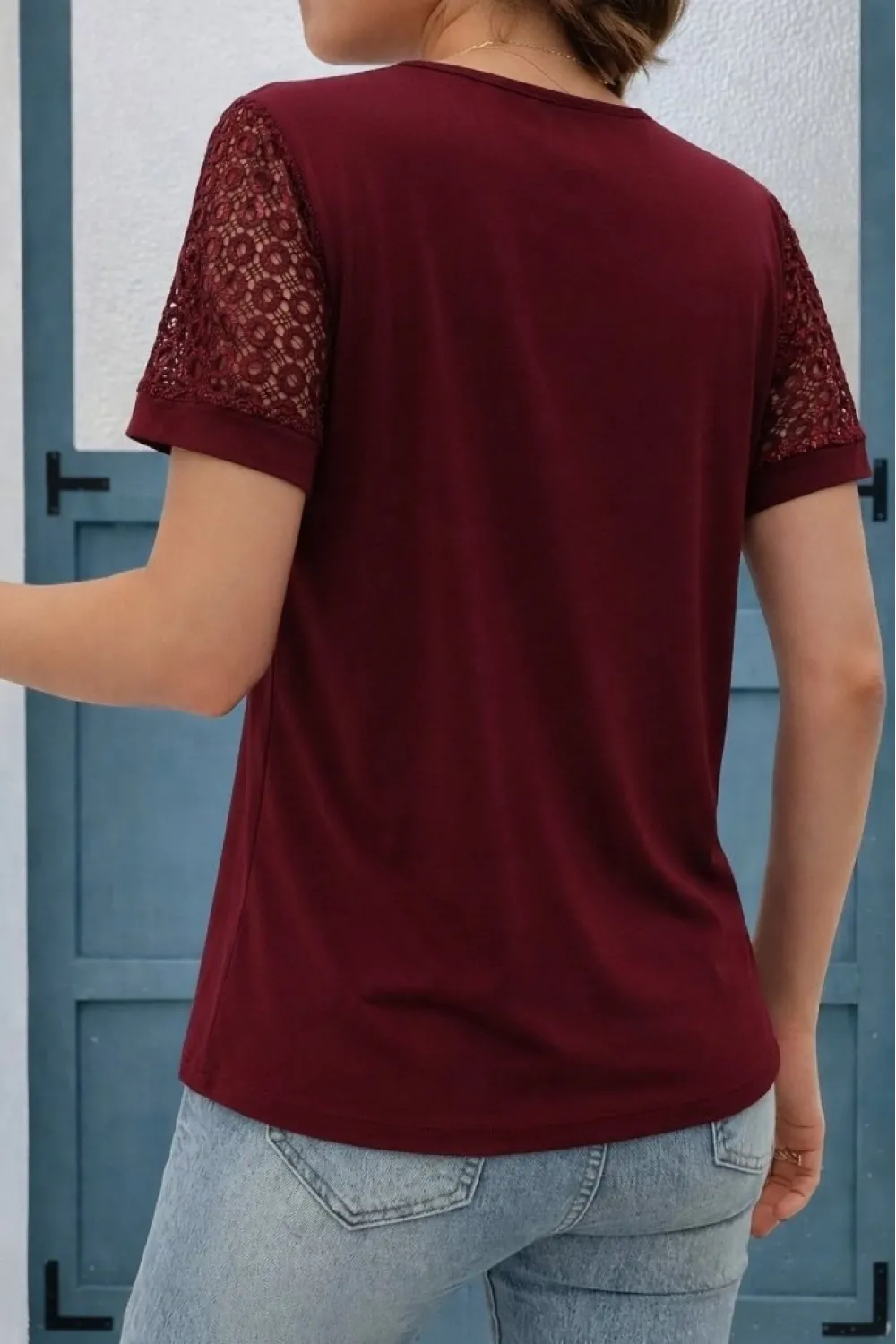 Kadın Kısa Kollu V Yakalı Dantel Detaylı Viskon Bluz
