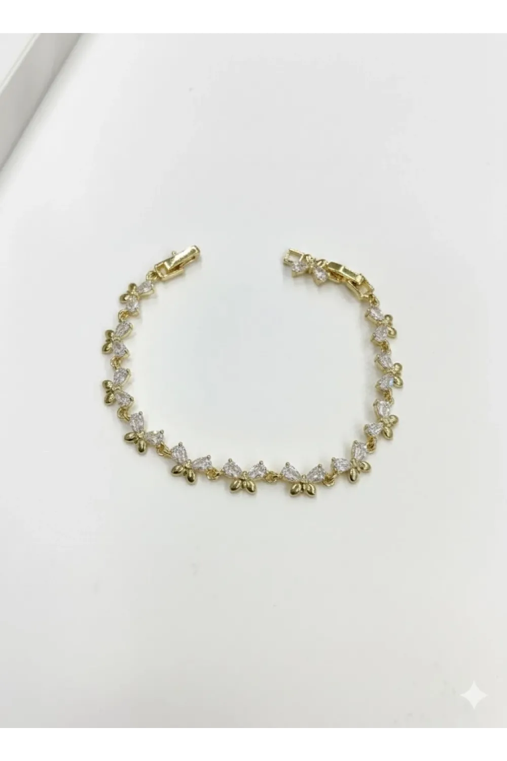 Kelebek Tasarım Taşlı Cm Bileklik - Kbl0386