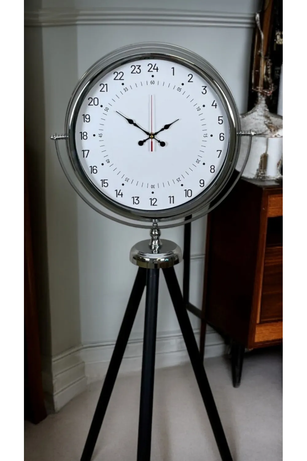 Krom 24 Saat Göstergeli Özel Tasarım Tripod Ayaklı Saat