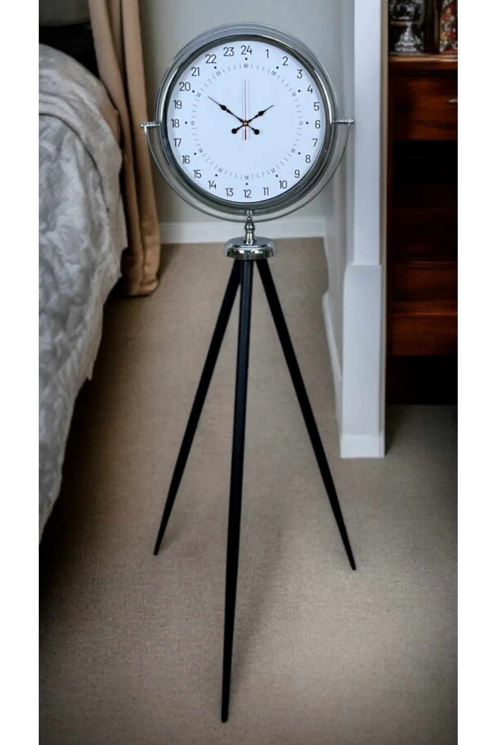 Krom 24 Saat Göstergeli Özel Tasarım Tripod Ayaklı Saat