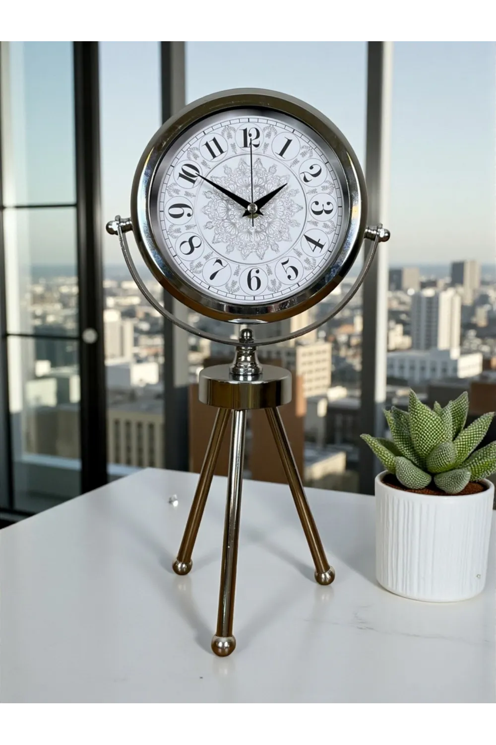 Krom Motif Tasarım Üç Ayaklı Metal Masa Saati