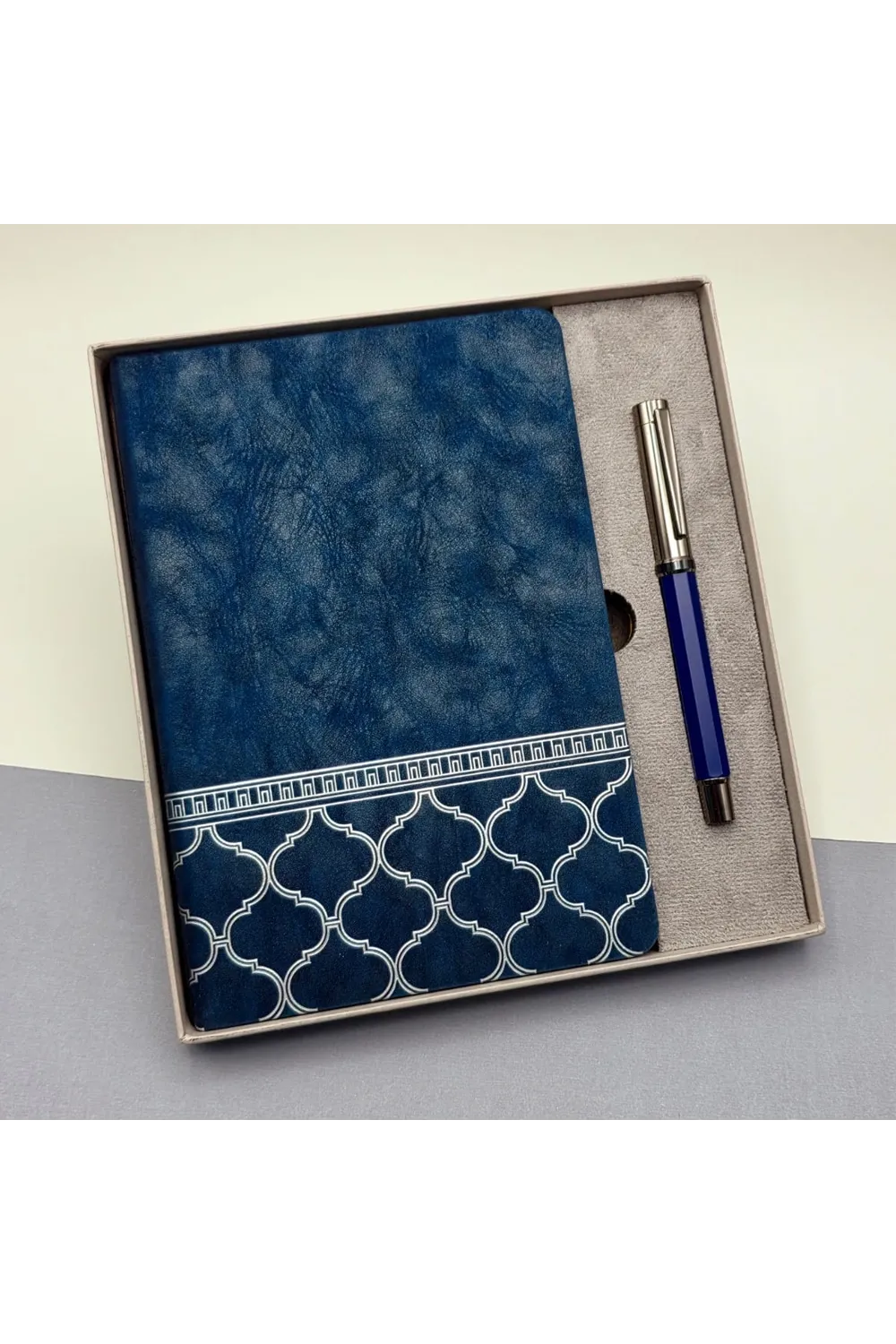 Kutulu Desenli Deri Defter Ve Metal Roller Kalem Set