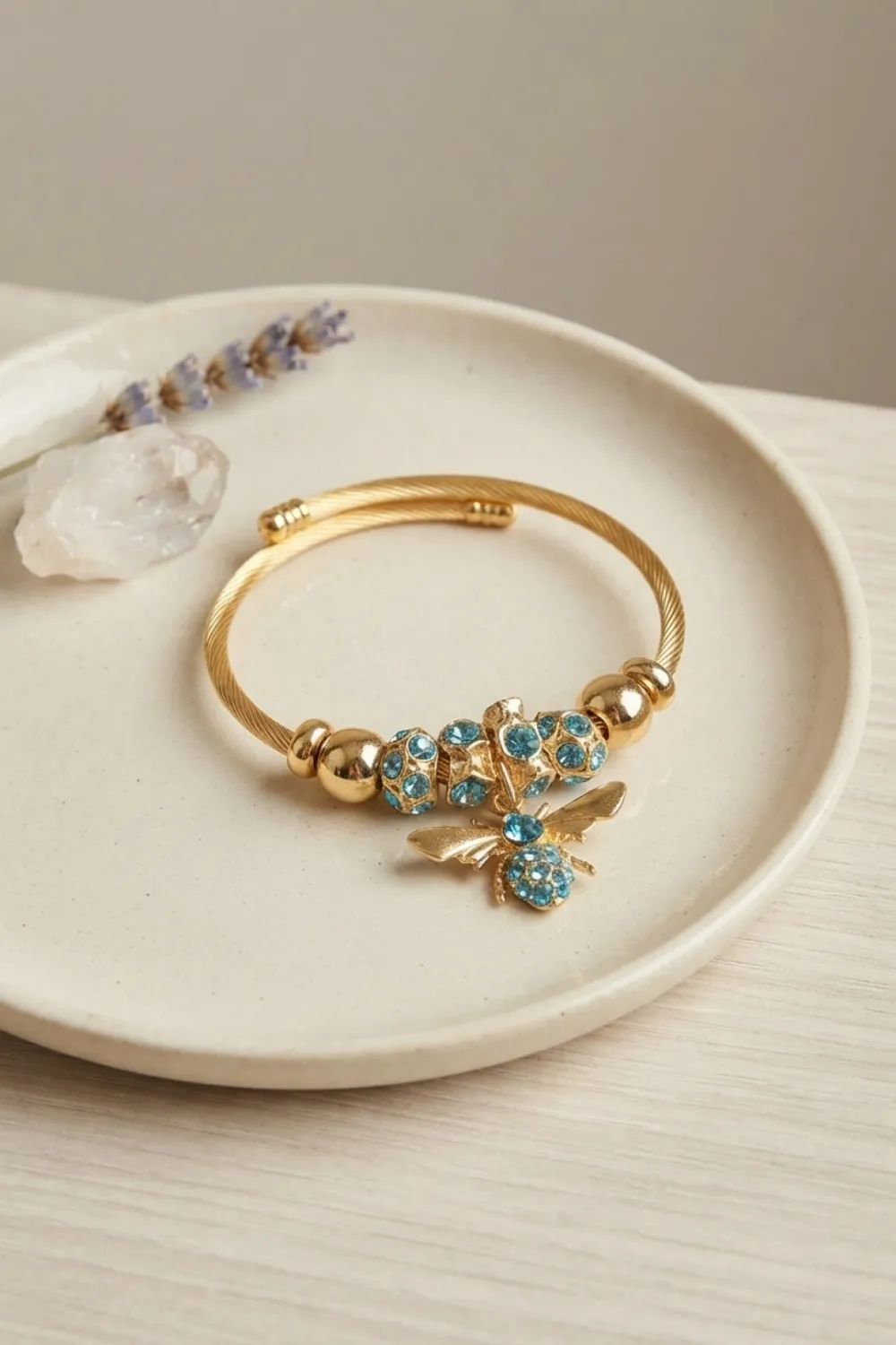 Mavi Arı Model Gold Renk Charm Bileklik