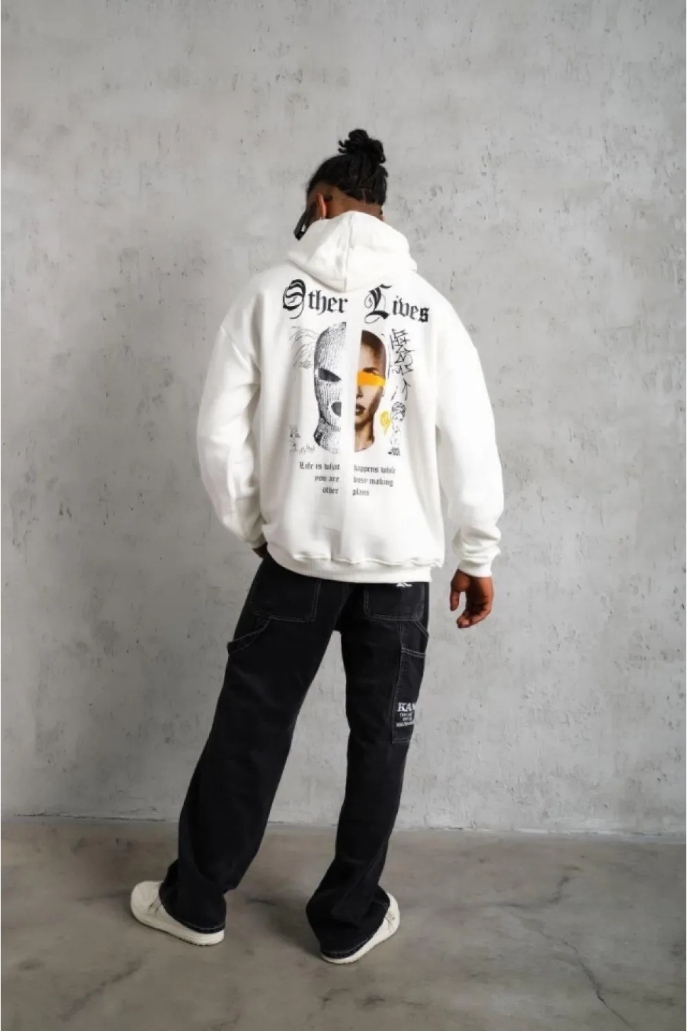 Oversize Üç İplik Şardonlu Kapüşonlu Sweatshirt – Beyaz “Other Lives” Ön Ve Arka Baskılı, Kanguru Cepli, Ribanalı Rahat Kışlık Model Beyaz