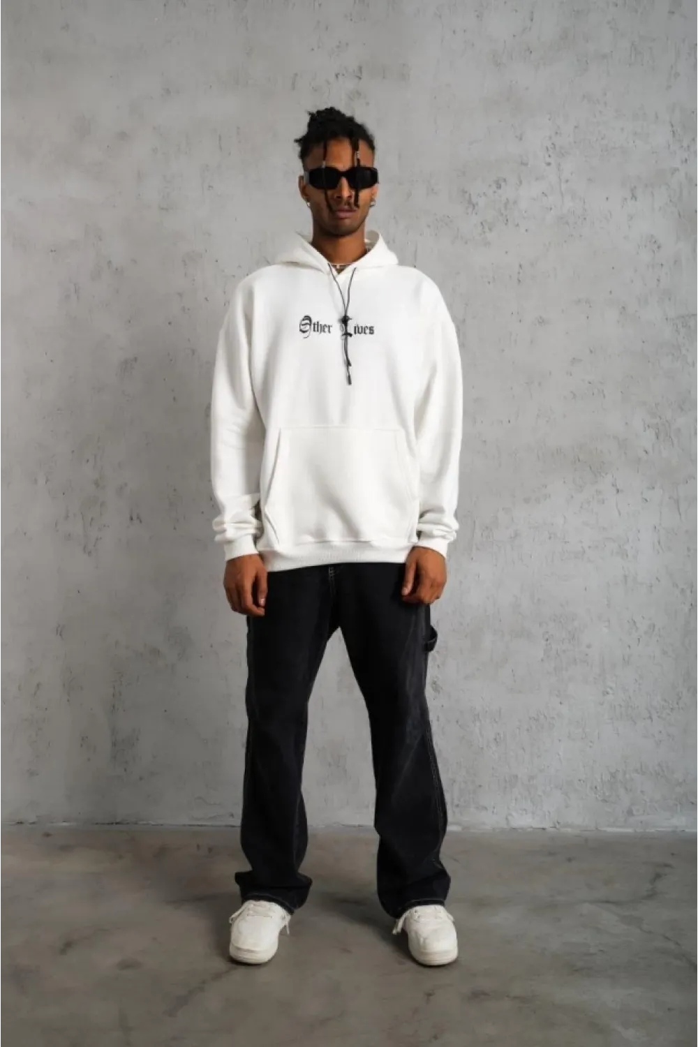 Oversize Üç İplik Şardonlu Kapüşonlu Sweatshirt – Beyaz “Other Lives” Ön Ve Arka Baskılı, Kanguru Cepli, Ribanalı Rahat Kışlık Model Beyaz