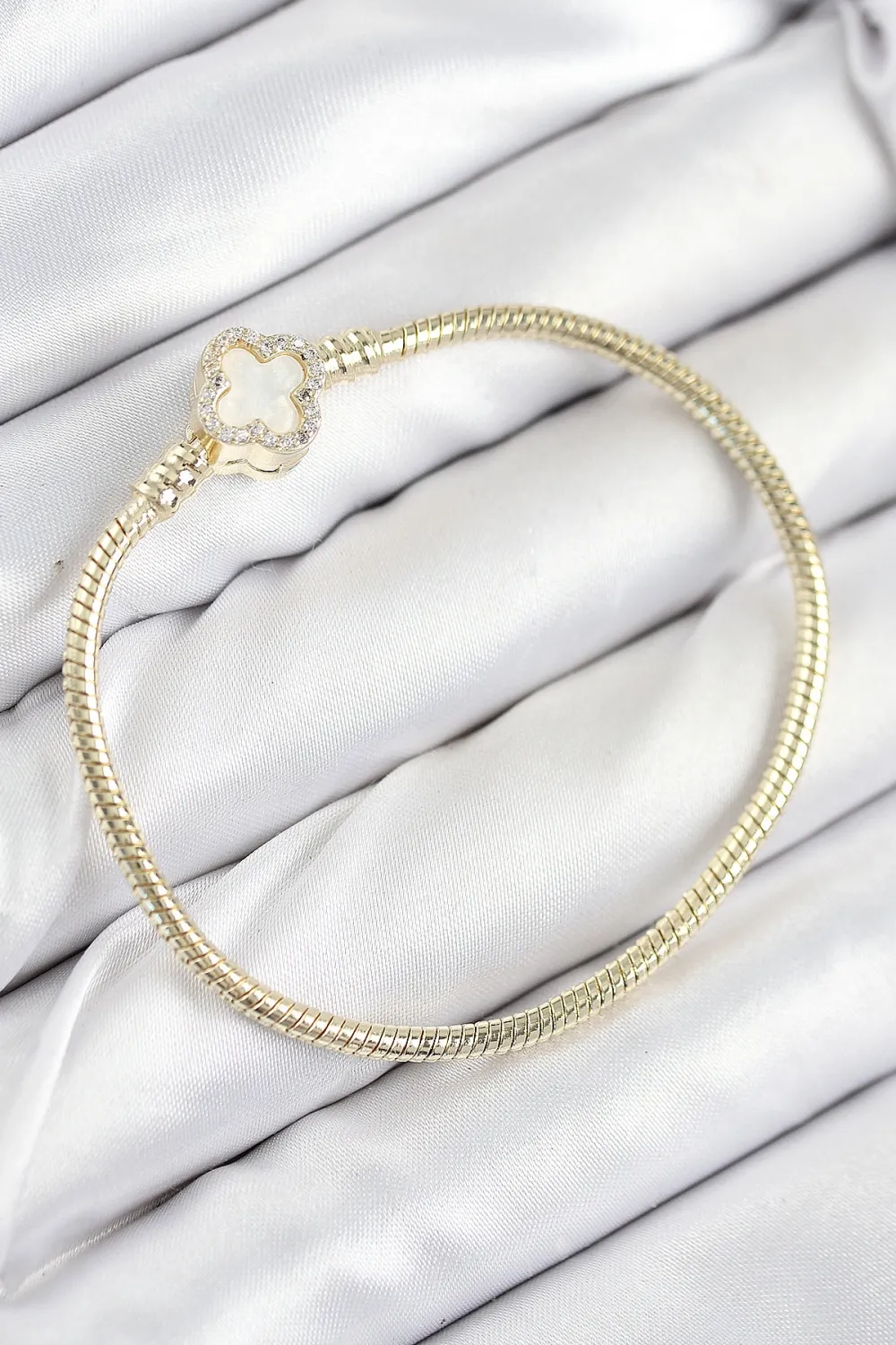 ietaks™ Pirinç Charm Zirkon Taşlı Yonca Model Gold Renk Kadın Bileklik