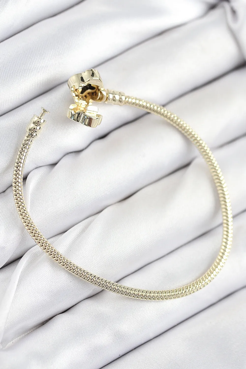 ietaks™ Pirinç Charm Zirkon Taşlı Yonca Model Gold Renk Kadın Bileklik
