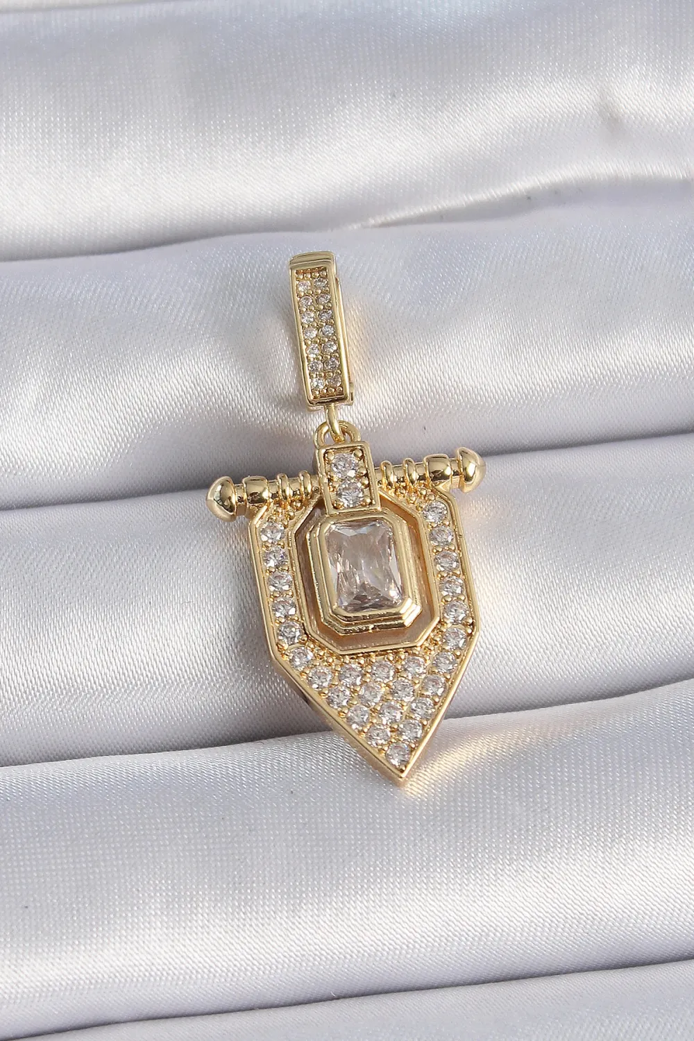 ietaks™ Pirinç Gold Renk Baget Zirkon Taşlı Ajda Charm