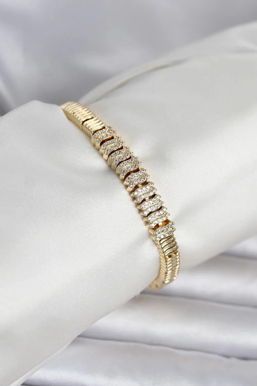 Pirinç Gold Renk Zirkon Taşlı Kadın Bileklik