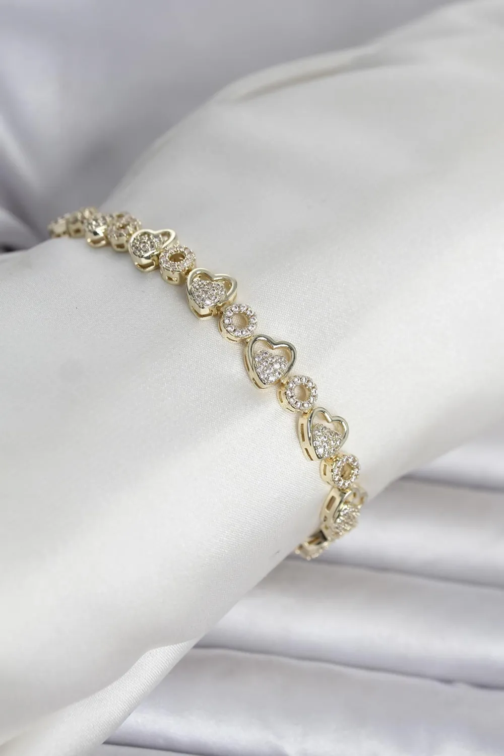 Pirinç Gold Renk Zirkon Taşlı Kalp Model Kadın Bileklik