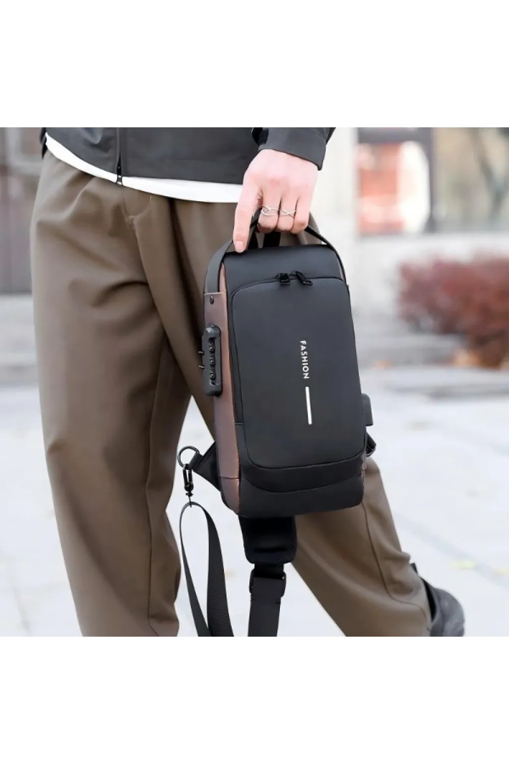 Powerbank Destekli Erkek Ön Göğüs Çantası