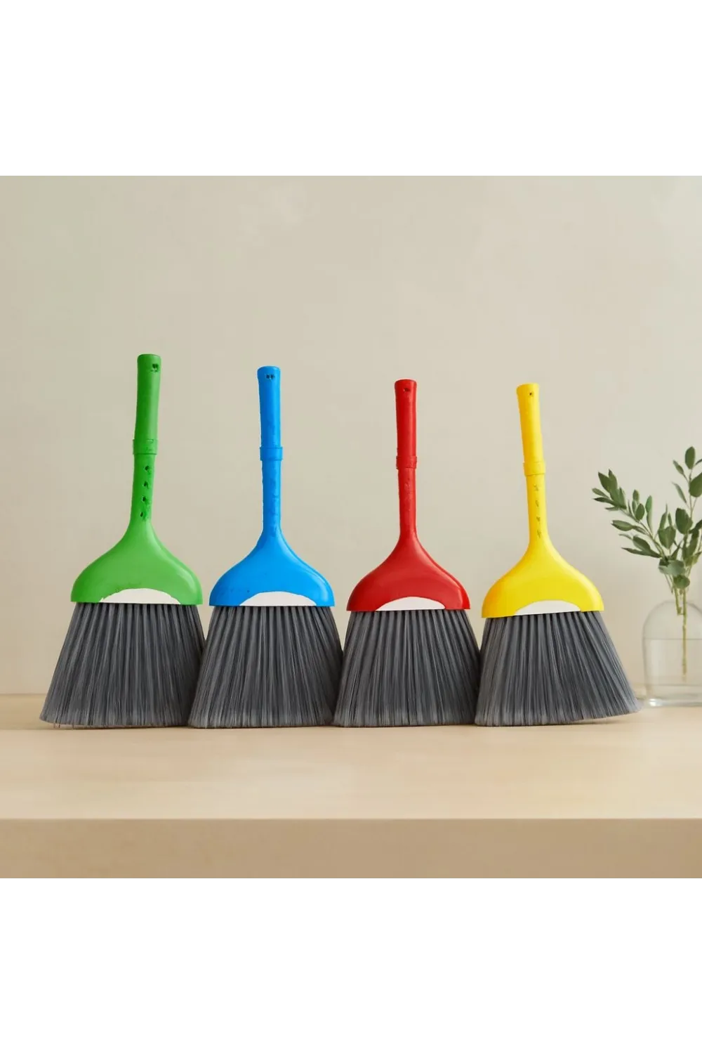Renkli Plastik Saplı Süpürge No:2