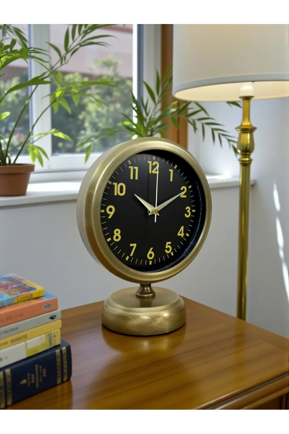 Retro Elegance 25 x 20 Cm Eskitme Metal Masa Saati
