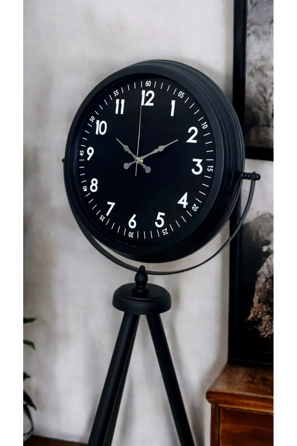 Royal Black Tripod Ayaklı Modern Tasarım Saat