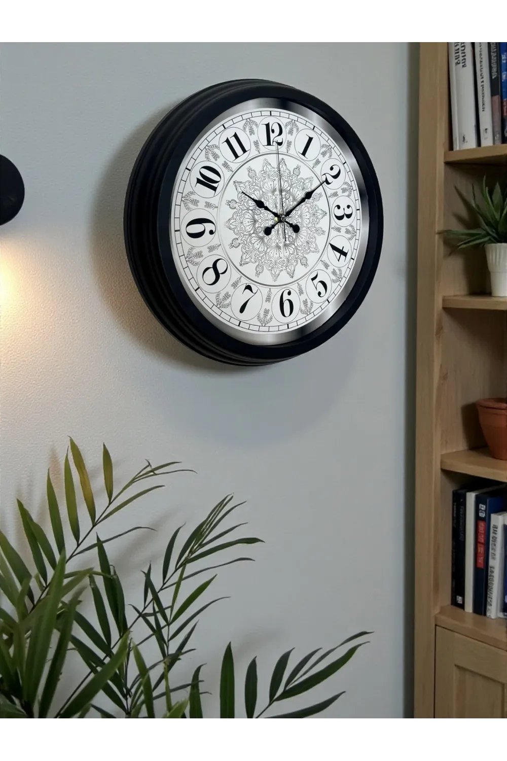 Şaheser Tasarım Zarif Desenli 40 cm Metal Duvar Saati