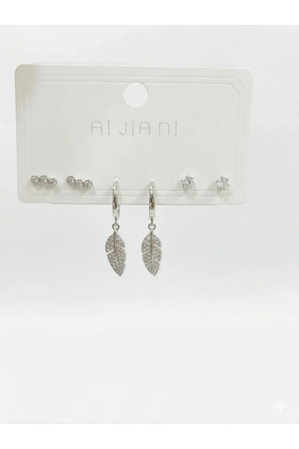Sallantılı Yaprak Detaylı Altılı Küpe - Kp00575