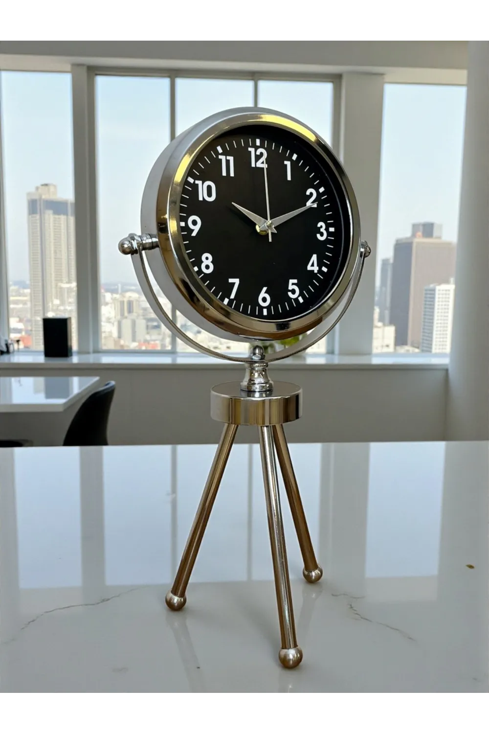 Silver Classic Tasarım Üç Ayaklı Metal Masa Saati