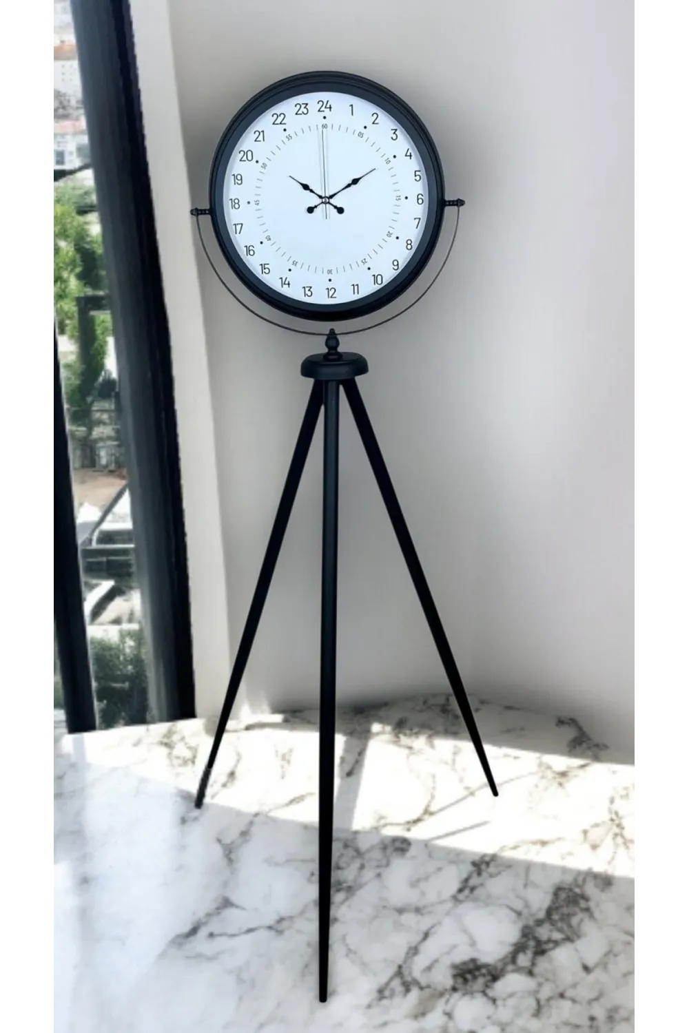 Siyah 24 Saat Göstergeli Özel Tasarım Tripod Ayaklı Saat