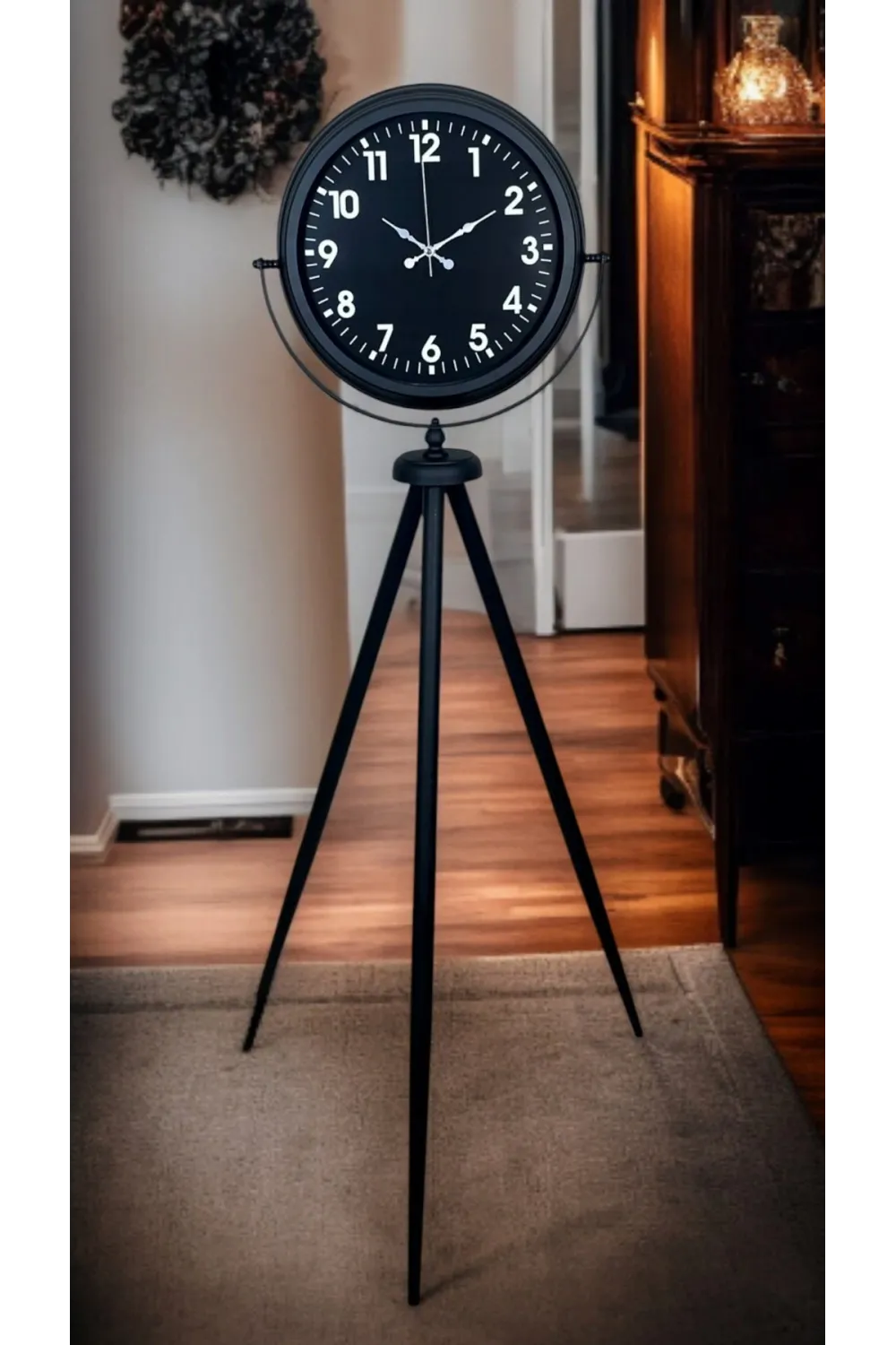 Siyah Asil Standart Stil Tripod Ayaklı Saat