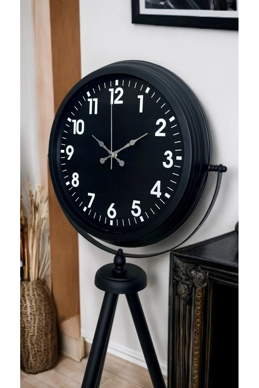 Siyah Asil Standart Stil Tripod Ayaklı Saat