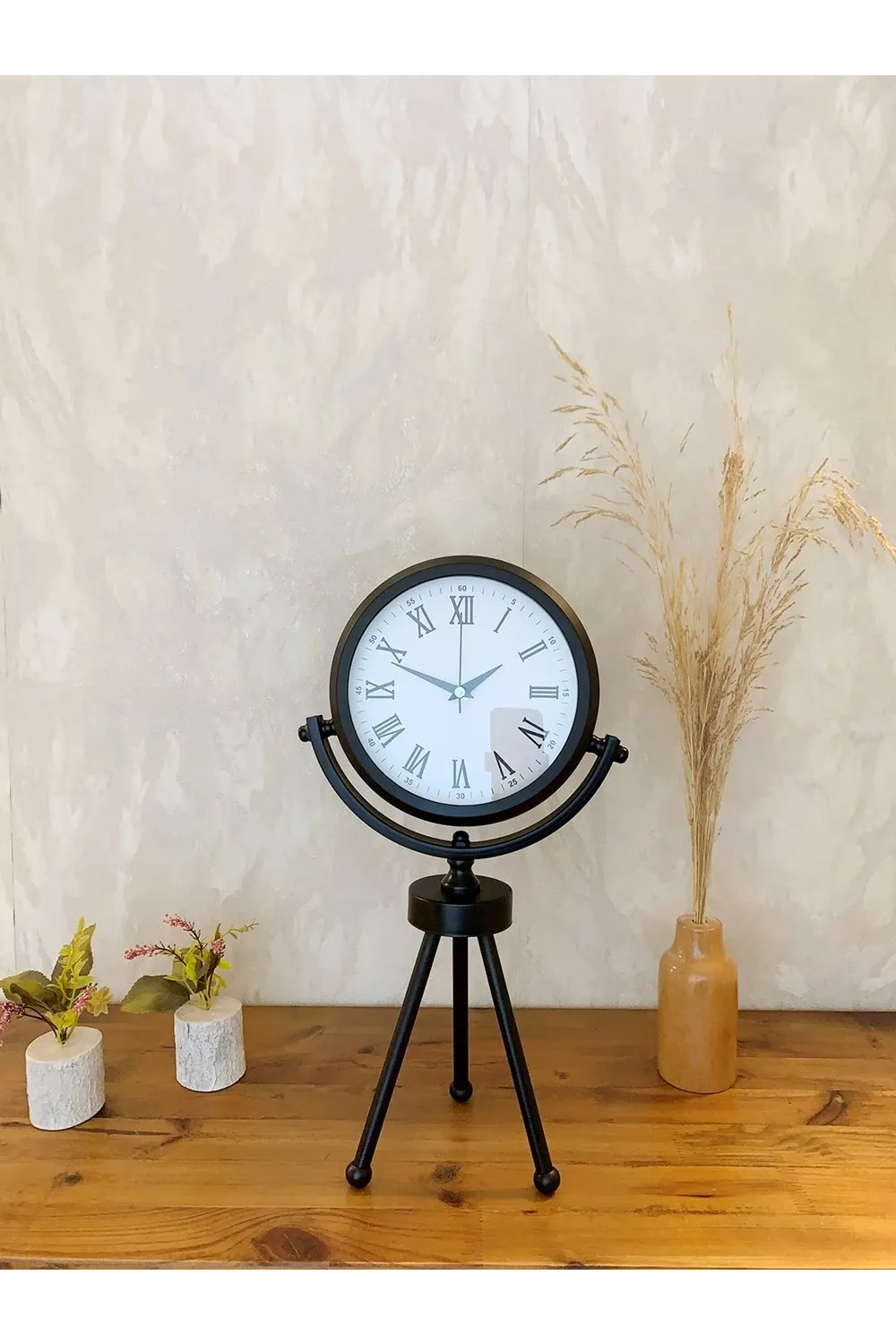 Siyah Metal Mini Tripod Roma Rakamlı Masa Saati 45×26 cm