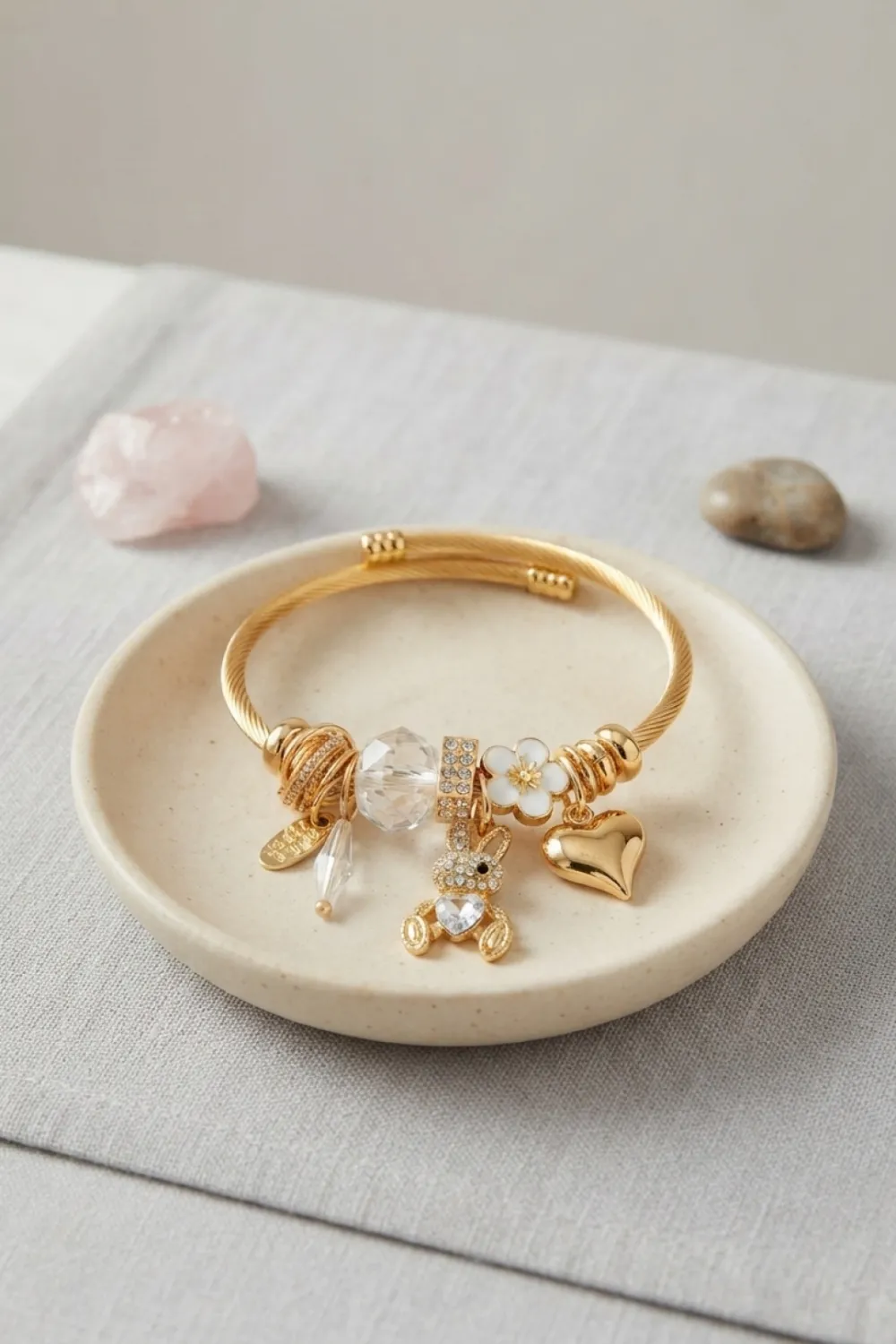 Tavşan Model Gold Renk Beyaz Charmlı Bileklik