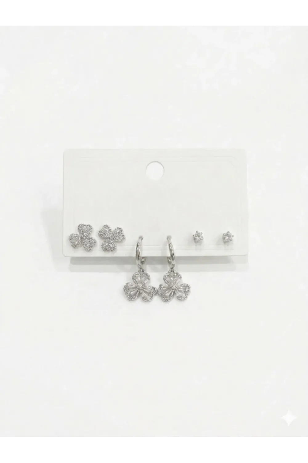 Üç Yaprak Çiçek Detaylı Altılı Küpe - Kp00560