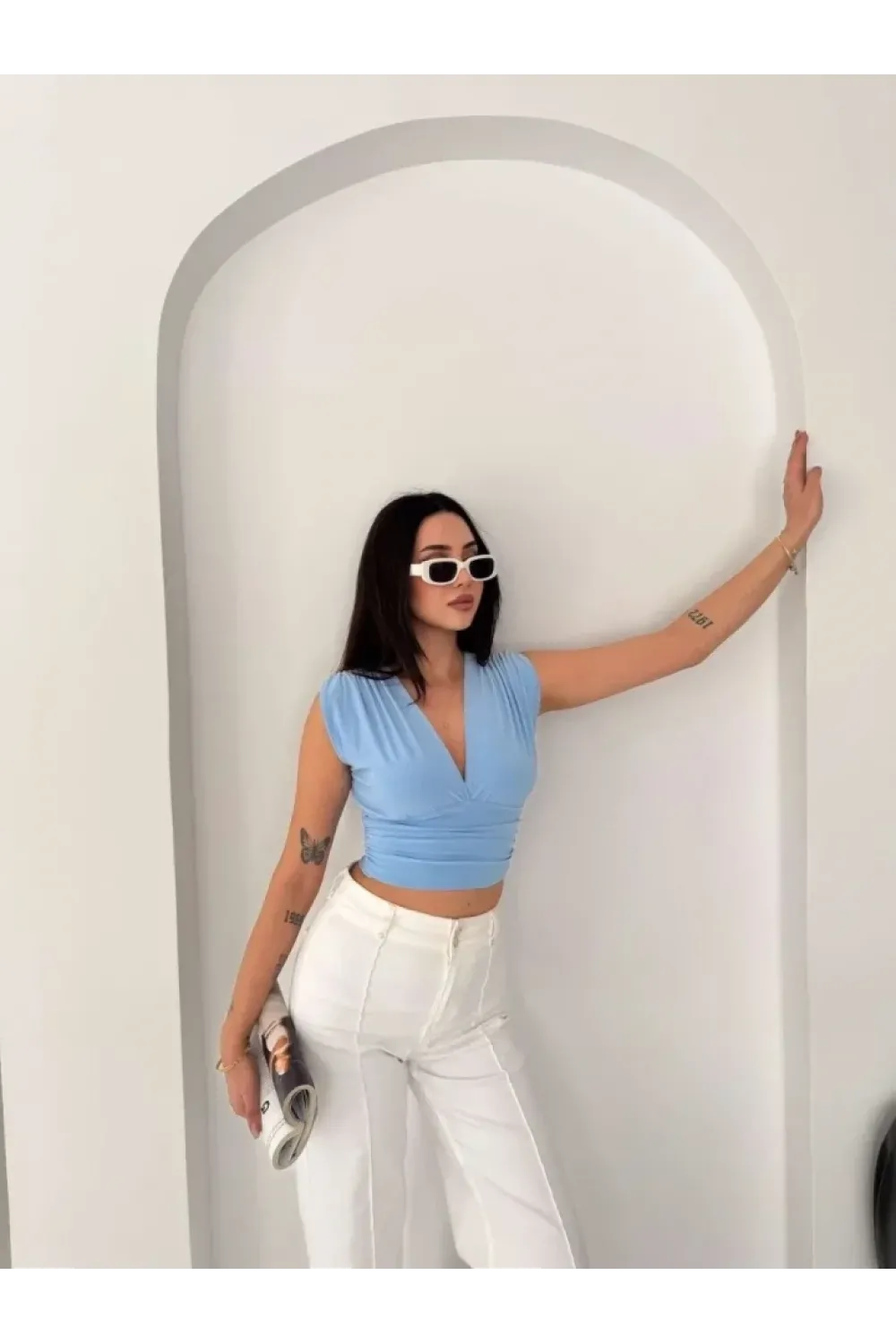 Vatkalı Kolsuz V Yaka Drapeli Crop Bluz Likralı Fit - Bebek Mavisi