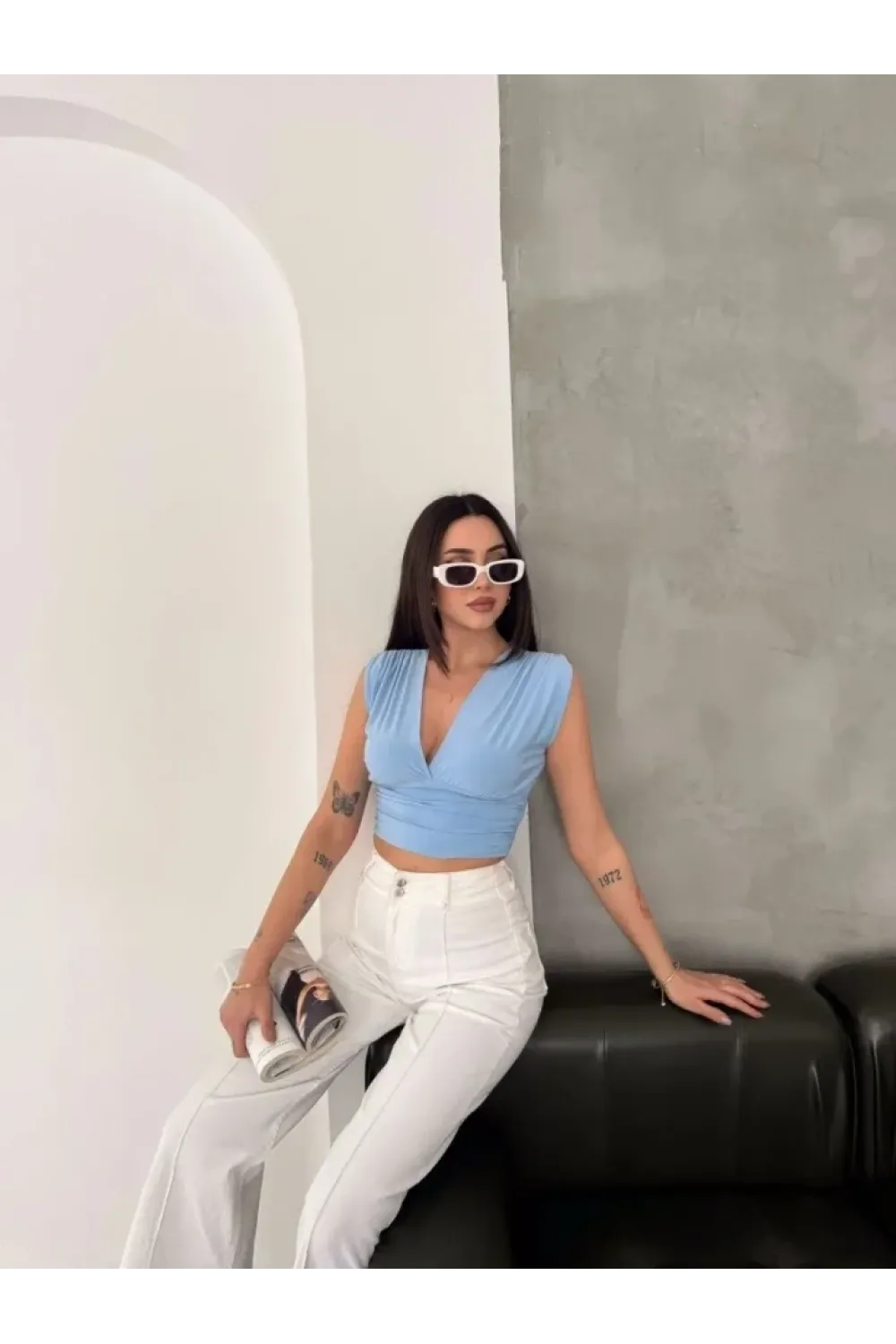 Vatkalı Kolsuz V Yaka Drapeli Crop Bluz Likralı Fit - Bebek Mavisi