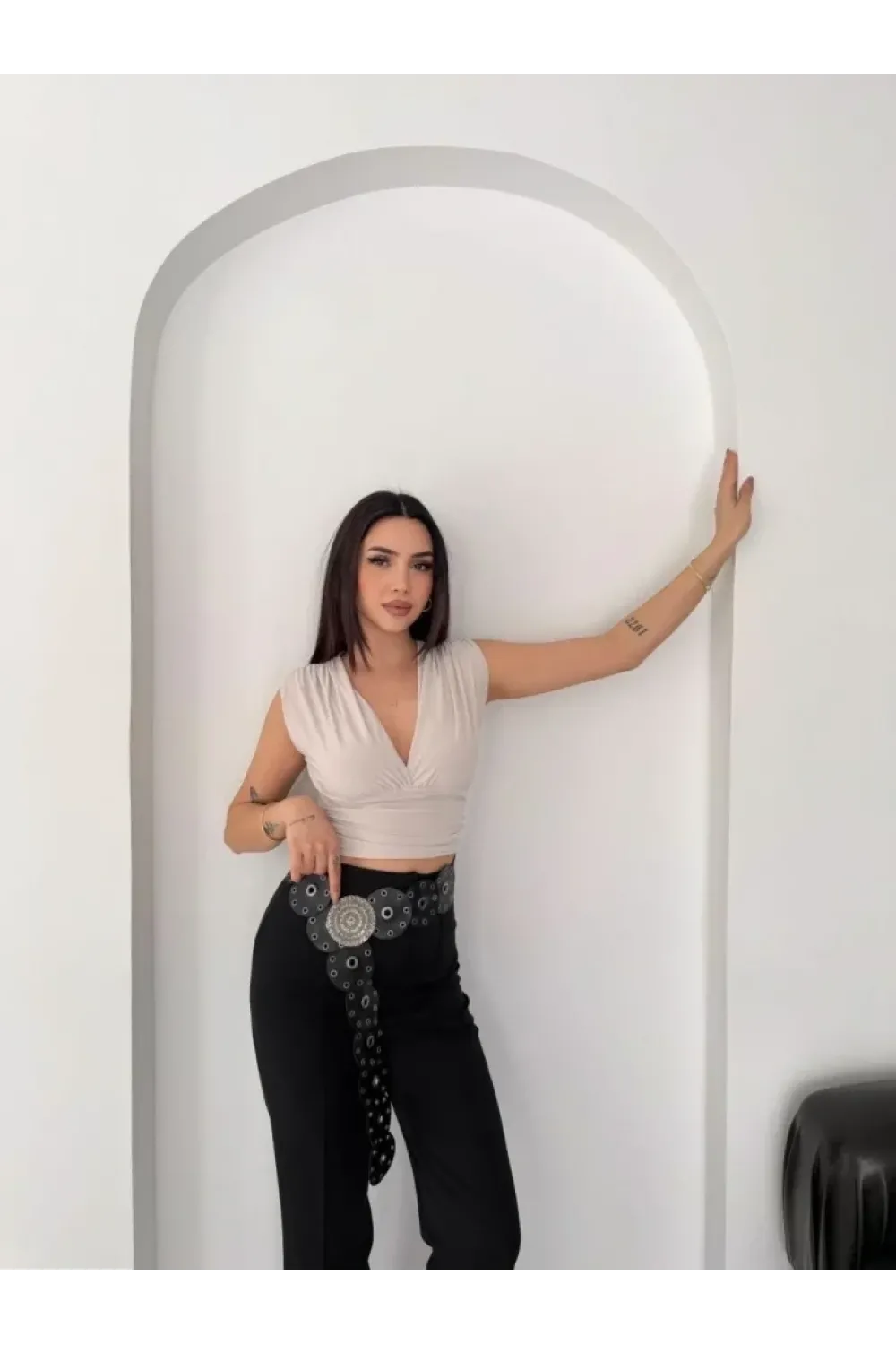 Vatkalı Kolsuz V Yaka Drapeli Crop Bluz Likralı Fit - Boyalı Gri