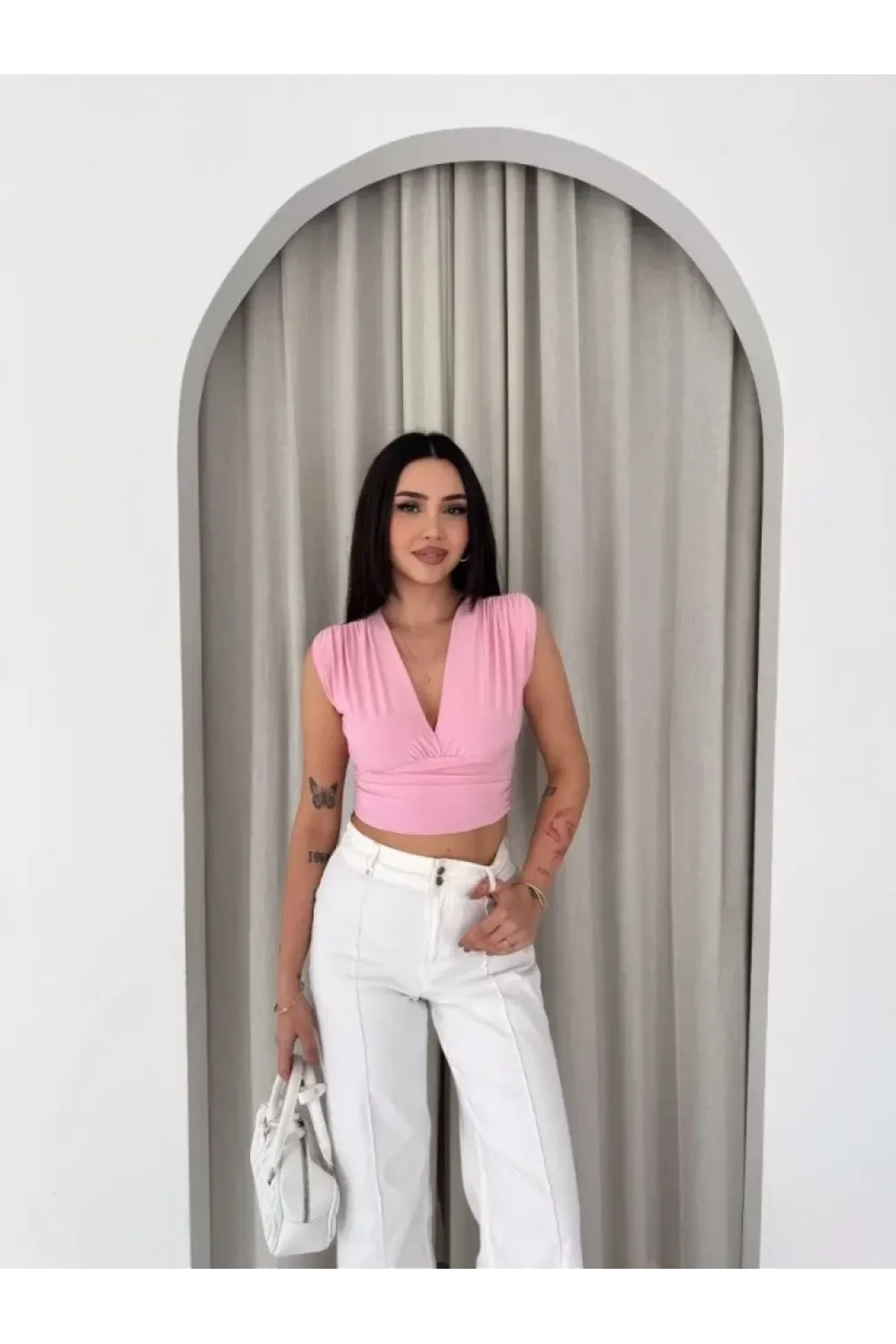 Vatkalı Kolsuz V Yaka Drapeli Crop Bluz Likralı Fit - Pembe