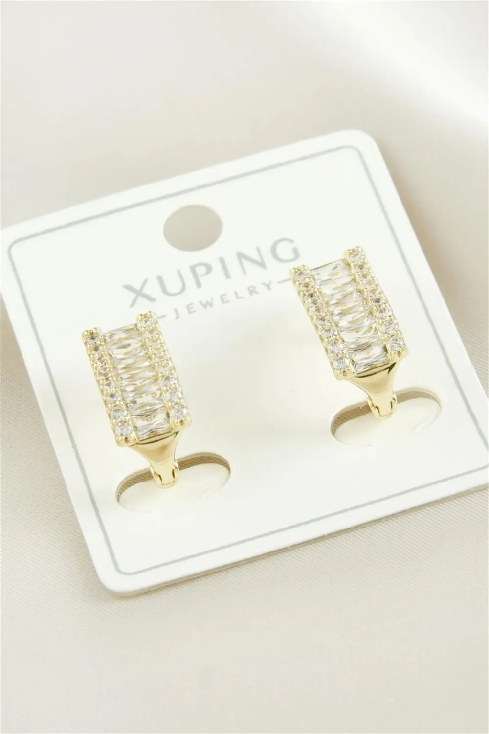 Xuping Baget Taşlı Lüks Çelik Küpe