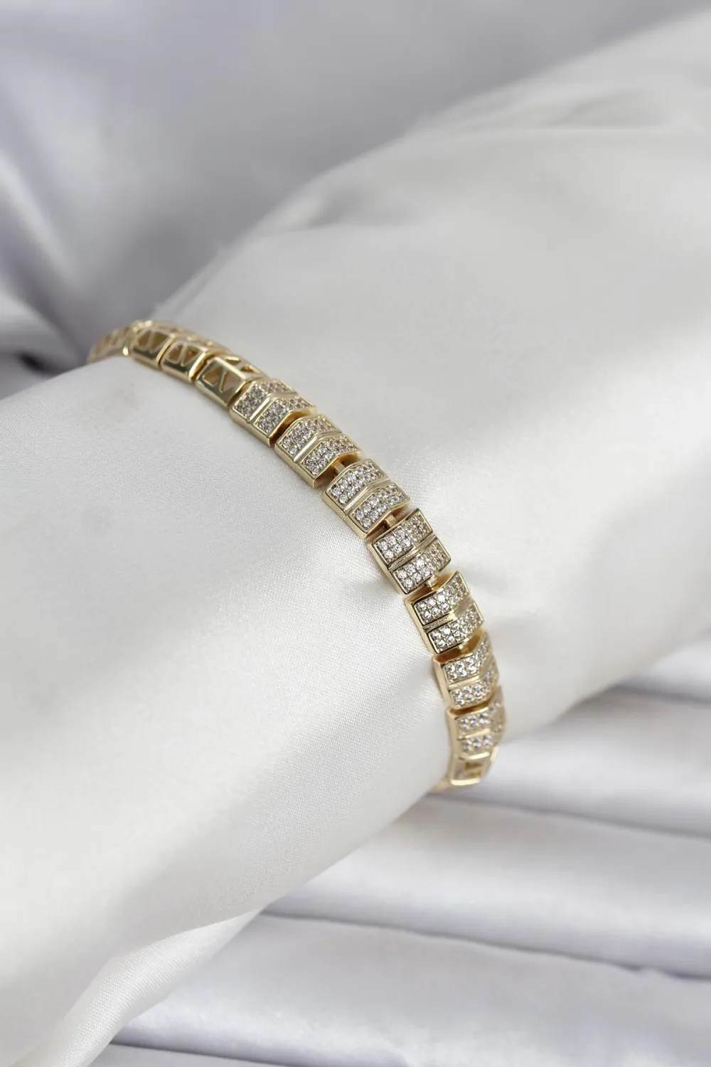 Xuping Zirkon Taşlı Gold Renk Kadın Bileklik