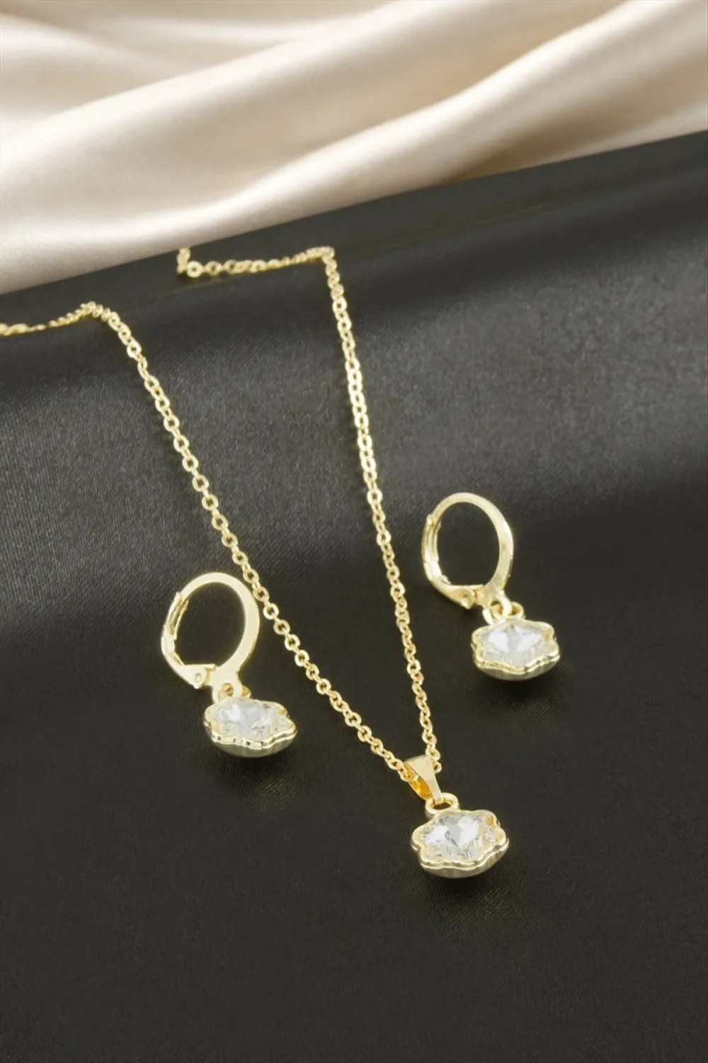 Yıldız Taşlı Set Kolye