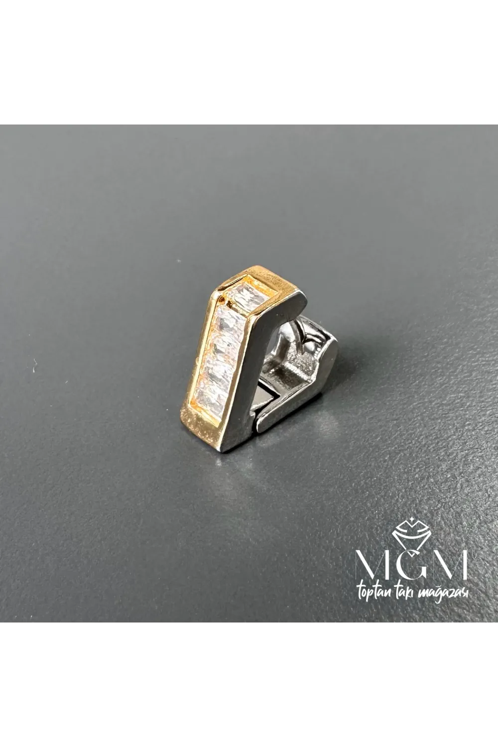 Zirkon Baget Taşlı Üçgen Küpe - Kp00103