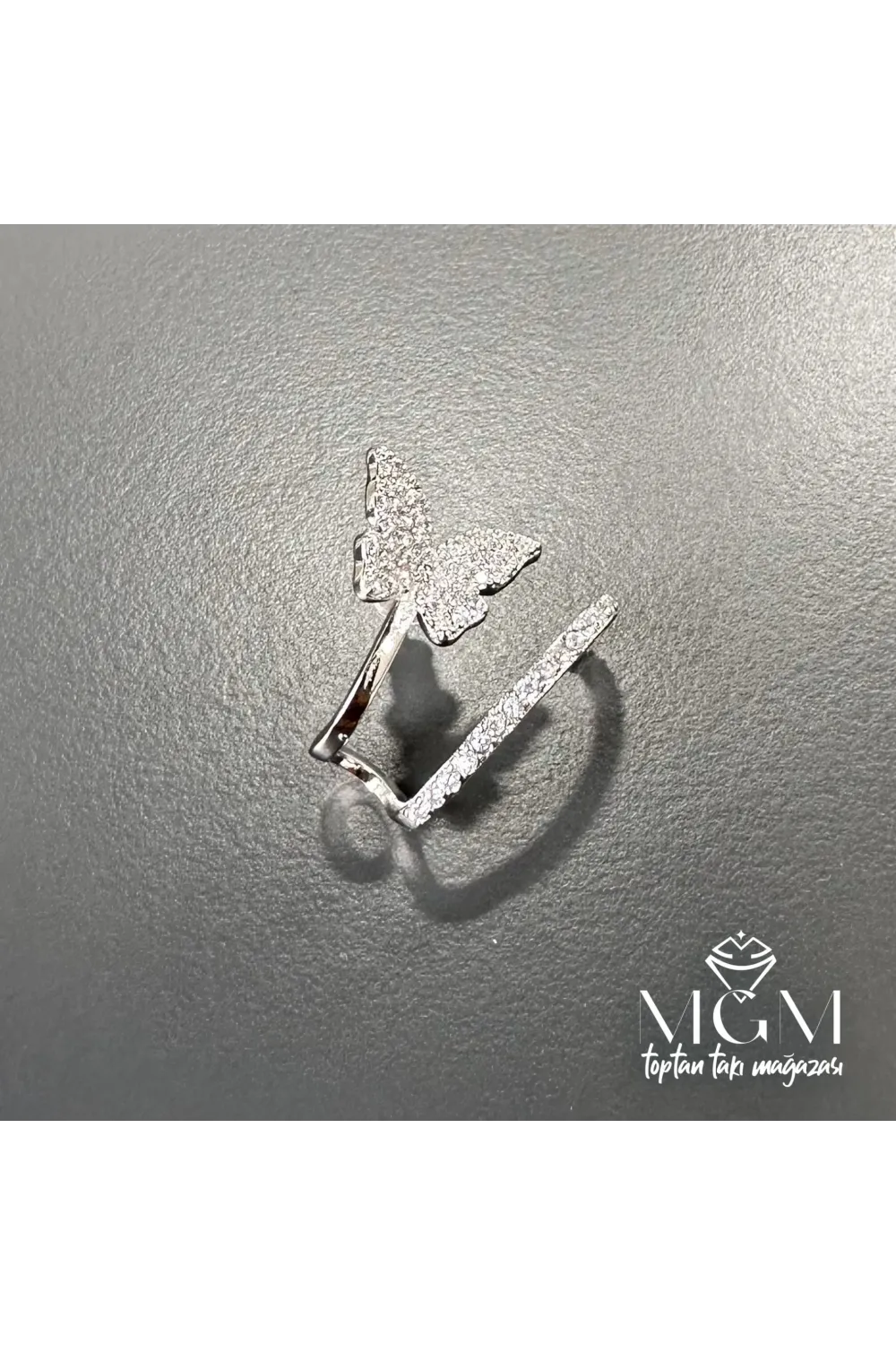 Zirkon Taşlı Kelebek Detaylı Küpe - Kp00127