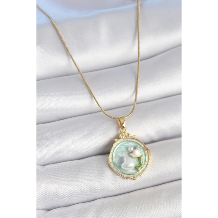 316L Çelik Gold Renk Zincir Turkuaz Mineli İncili Çiçek İşlemeli Portre Model Kadın Kolye