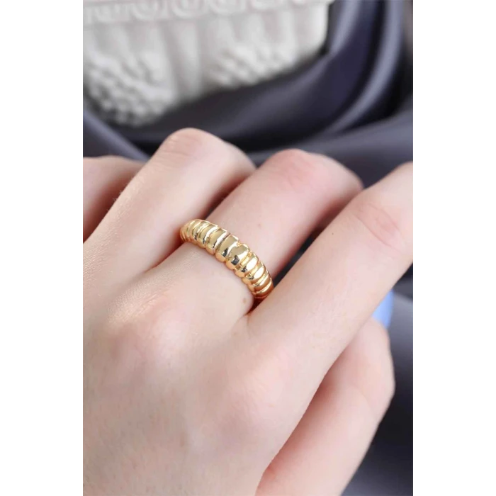 Altın Renk Ayarlamalı Burgu Kadın Yüzük