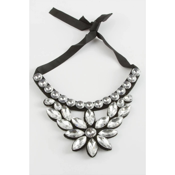 Çiçek Taşlı Yaka Kolye