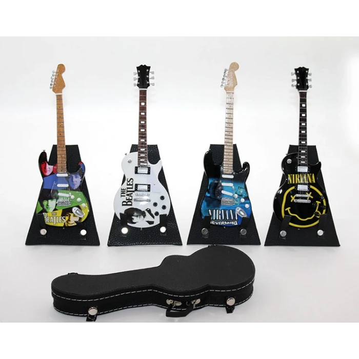 ieg™ Çantalı Gitar Figürü