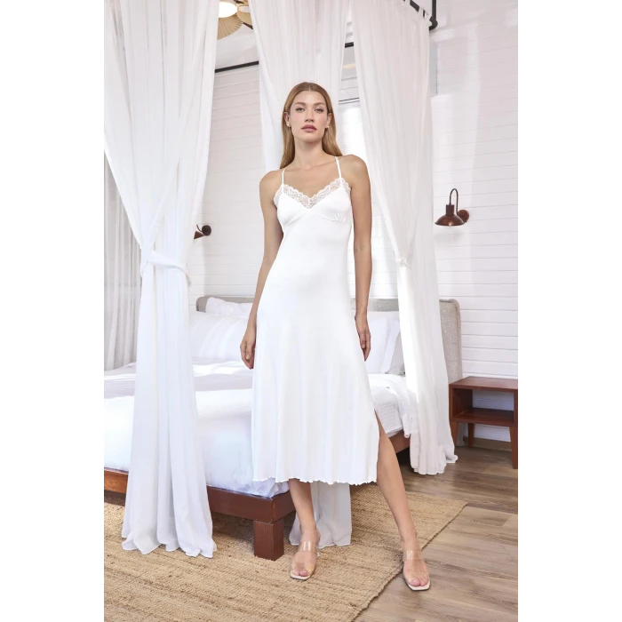 ieg™ Dantelli ve Dekolteli Yırtmaçlı Gecelik