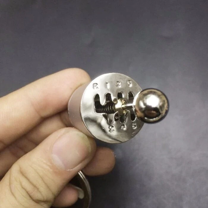 ieg™ Hareketli Vites Kutusu Anahtarlık