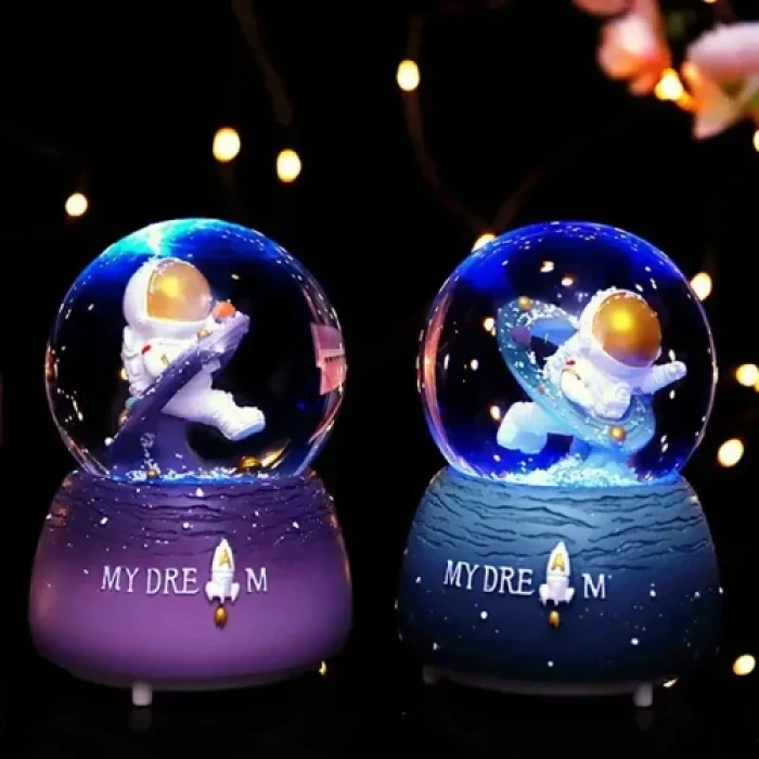 ieg™ Sevimli Astronot Kar Küresi