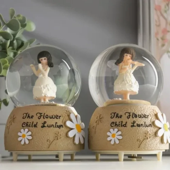 Kemancı Kız Kar Küresi Orta Boy