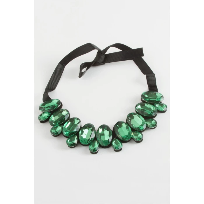 Oval Taşlı Yaka Kolye